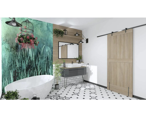 Koupelna s vanou, umyvadlem, zrcadlem a posuvnými dveřmi ve venkovském stylu