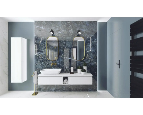 Světlá koupelna s umyvadlem, zrcadly a topným žebříkem