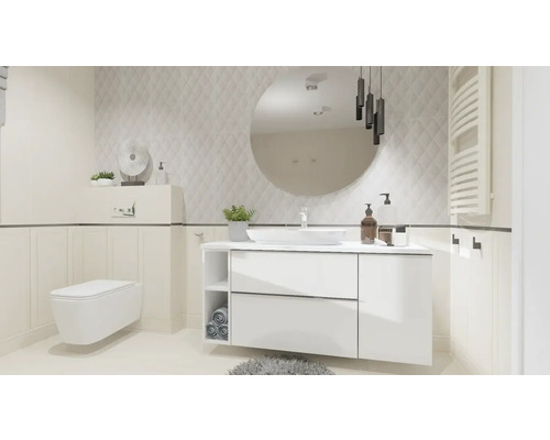 Světlá koupelna s toaletou, umyvadlovou skříňkou se zrcadlem a radiátorem