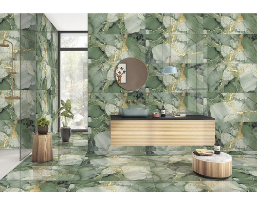 Moderní koupelna se zelenými mramorovými obklady stěn a podlahy
