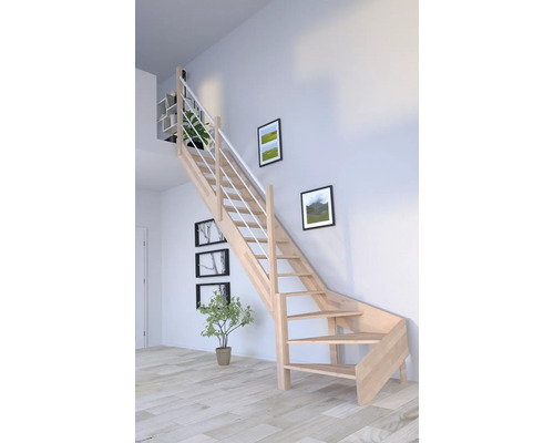 Dřevěné schodiště se zábradlím ve světlé místnosti