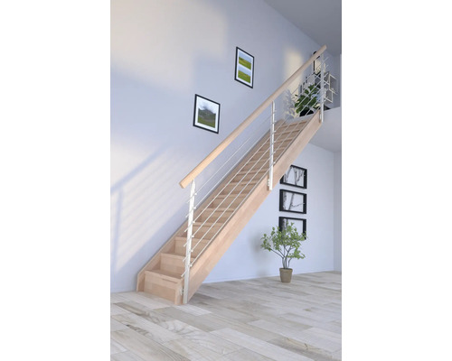 Dřevěné schodiště s nerezovým zábradlím ve světlé místnosti