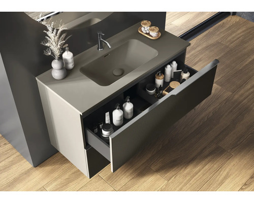 Skříňka pod umyvadlo s výsuvem a umyvadlem v koupelně