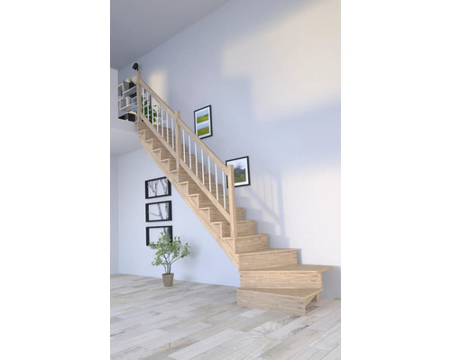 Dřevěné schodiště se zábradlím ve světlé místnosti