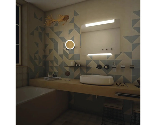 Koupelna s umyvadlem, zrcadlem a geometrickými dlaždicemi