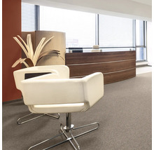 Scéna recepce s recepcí a kancelářskou židlí