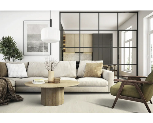 Obývací pokoj s pohovkou, stolem a dekorací ve světlém designu