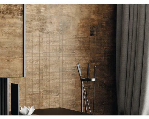 Nástěnná dekorace se čtvercovými a obdélníkovými dlaždicemi v rustikálním designu