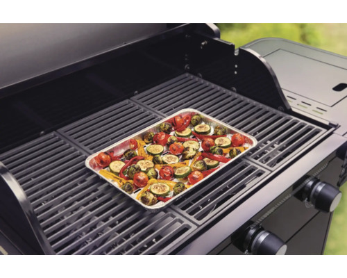 Gril s miskou zeleniny na roštu