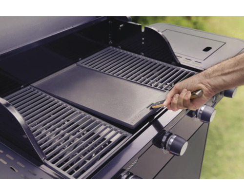 Gril s grilovací deskou a roštem