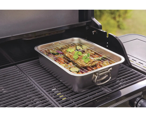 Nerezový pekáč s rybou a zeleninou na grilu