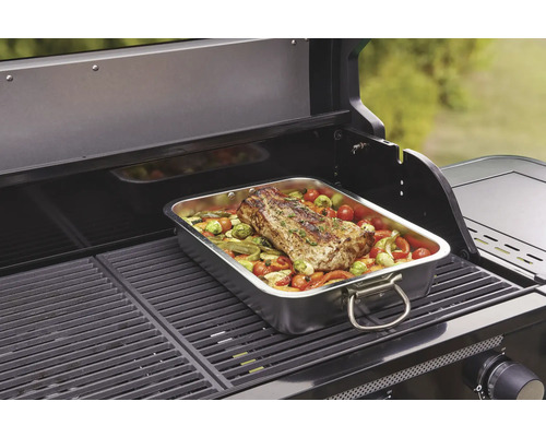 Gril s pečení v kovové formě a zeleninou