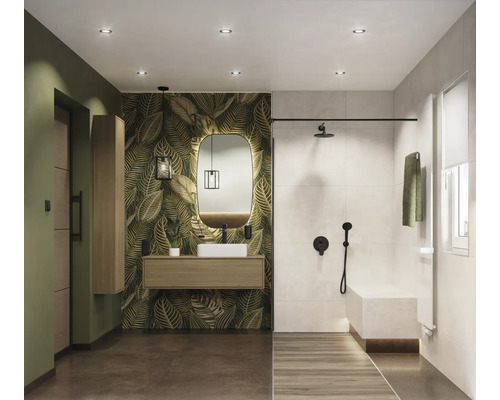 Koupelna se sprchou, umyvadlem, zrcadlem a tapetou se vzorem listů
