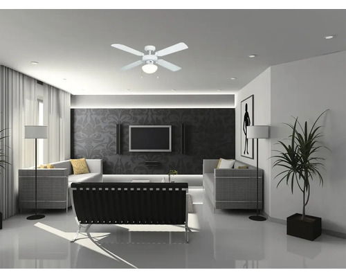 Obývací pokoj se stropním ventilátorem a osvětlením