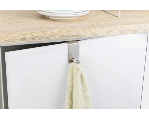 Nerezový držák na ručníky k zavěšení na dvířka skříně s ručníkem.