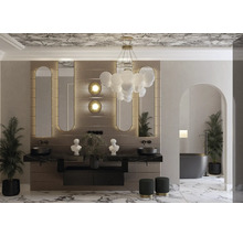 Koupelna s umyvadlem, zrcadly, osvětlením a vanou pro stylový design koupelny