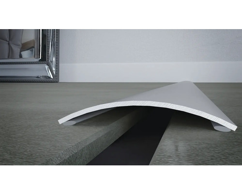 Podlahová lišta pro zakrytí kabelů