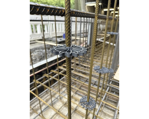 Výztužné koše s plastovými distančními prvky