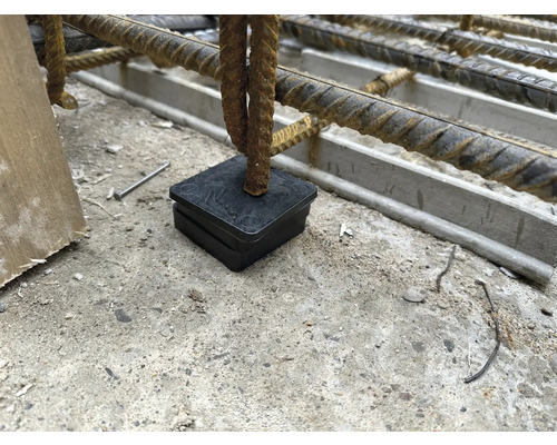 Plastová distanční vložka pod kari sítí