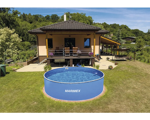 Bazén Marimex na zahradě před domem