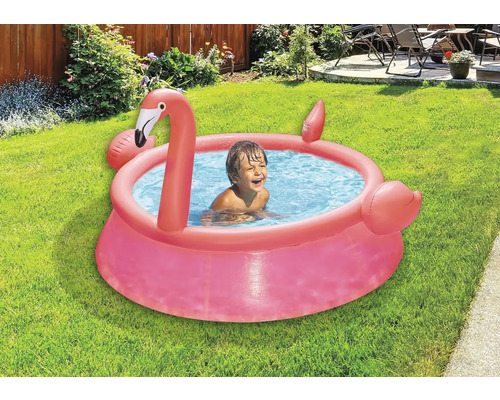 Brouzdaliště plameňák s dítětem na zahradě