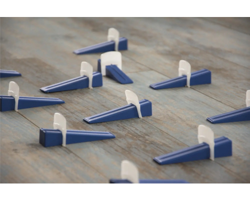 Klíny a distanční vložky na podlaze