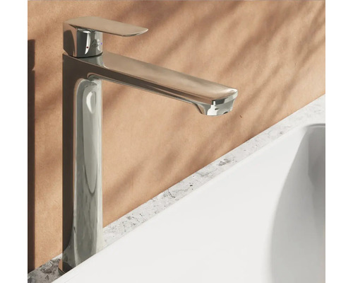 Umyvadlová baterie v koupelně