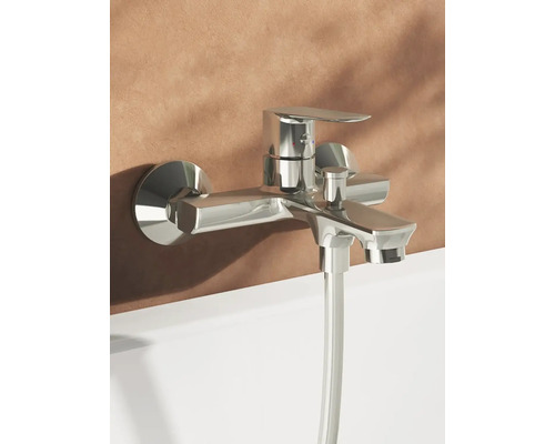 Nástěnná vanová baterie s sprchovou hadicí