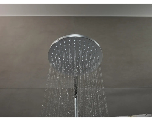 Funkční hlavová sprcha v koupelně