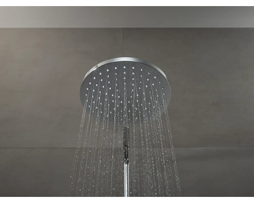 Dešťová sprcha s proudem vody