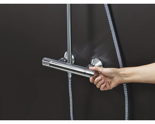 Sprchový termostat s rukou pro nastavení teploty