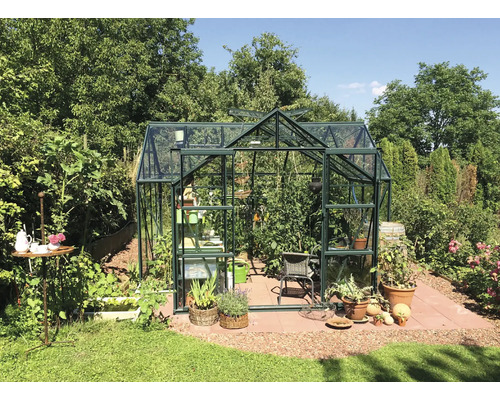 Skleník Vitavia Sirius skleněný 3 mm 383 x 383 cm zelený vč. základového rámu Skleník s rostlinami na terase v zahradě