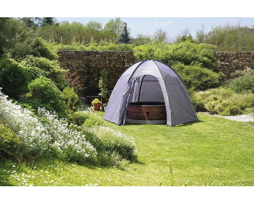 Zahrada s vířivkou ve stanu