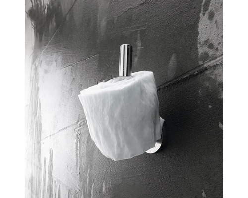 Držák toaletního papíru s rolí papíru na zdi