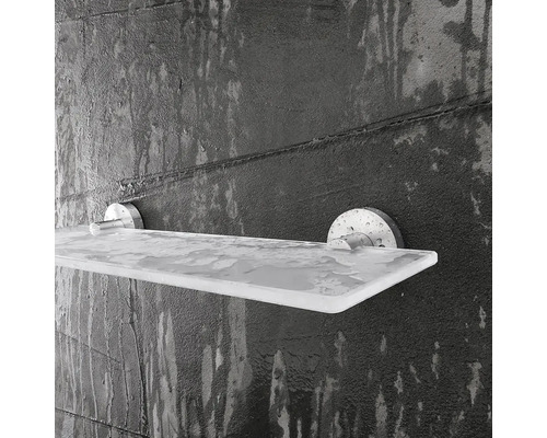 Skleněná police pro montáž na stěnu v koupelně