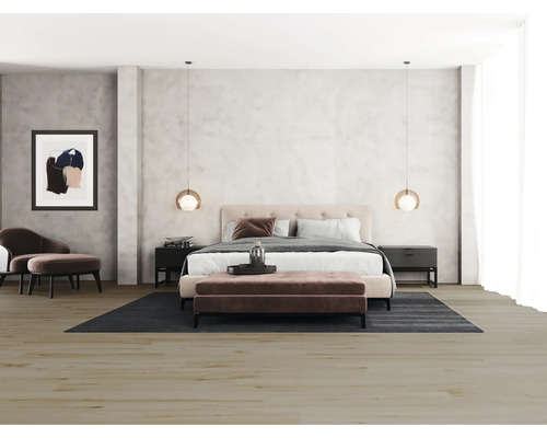 Ložnice s dvoulůžkem, nočními stolky, kobercem a posezením