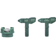 Tři zelené stříkací nástavce pro stříkací zařízení s označeními Stain Wide, Stain Narrow a filtr.