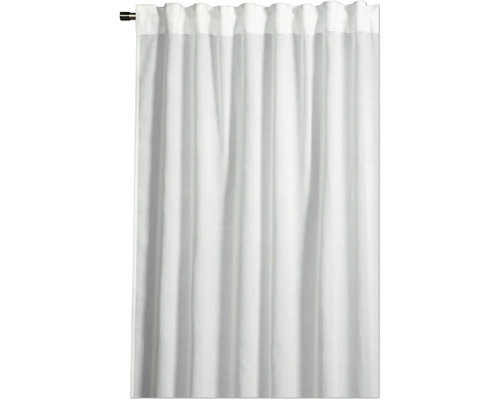 Bílý závěs s řasicí stuhou na záclonové tyči
