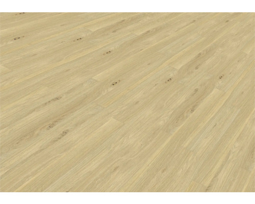 Položená dřevěná podlaha z dubového dřeva.