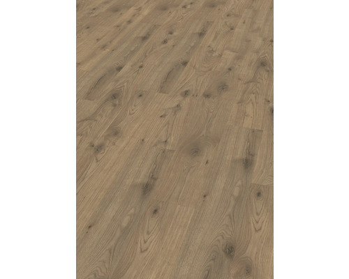 Položená laminátová podlaha v designu venkovských prken