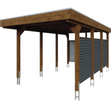 Dřevěný carport s boční stěnou z ocelového plechu