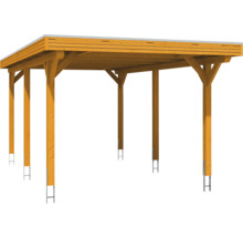 Dřevěný carport s plochou střechou a kovovými patkami sloupků