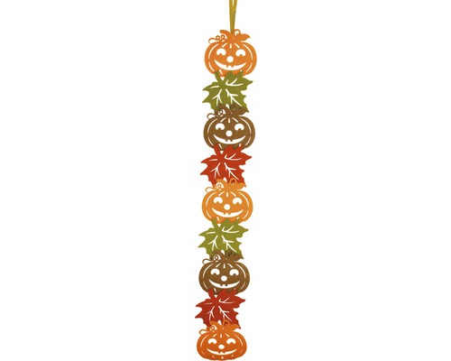 Girlanda s dýněmi a listy jako halloweenská dekorace