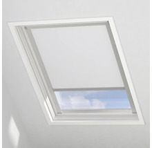 Střešní okno s roletou pro zatemnění