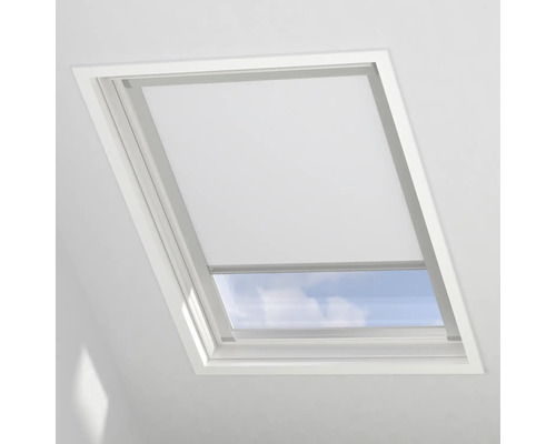 Střešní okno s roletou pro zatemnění