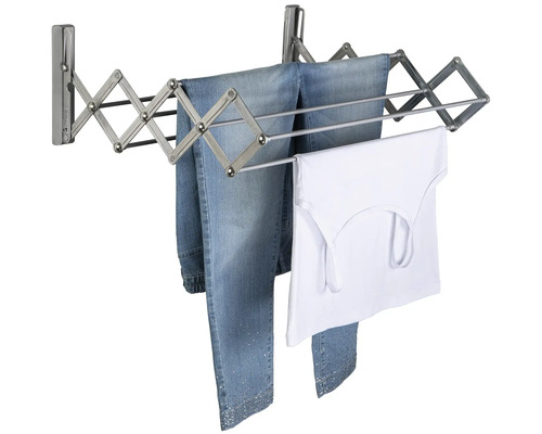 Nástěnný sušák na prádlo s oblečením