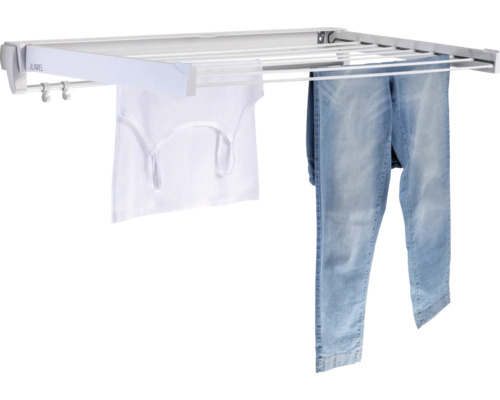 Sušák na prádlo s pověšeným prádlem