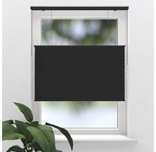 Černá plisovaná roleta na okně