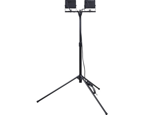 Dvojitý reflektor na stativu pro stavbu