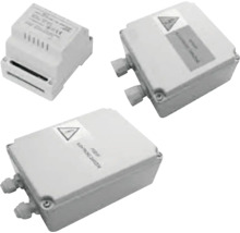 Tři různé elektronické připojovací krabice